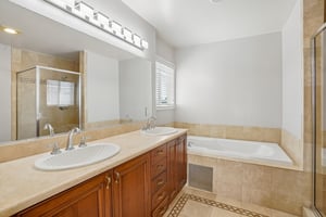 Glendon Ave-S0810-030.jpg