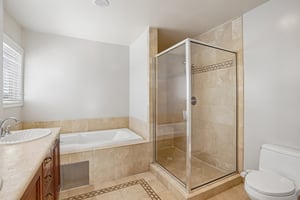 Glendon Ave-S0810-031.jpg