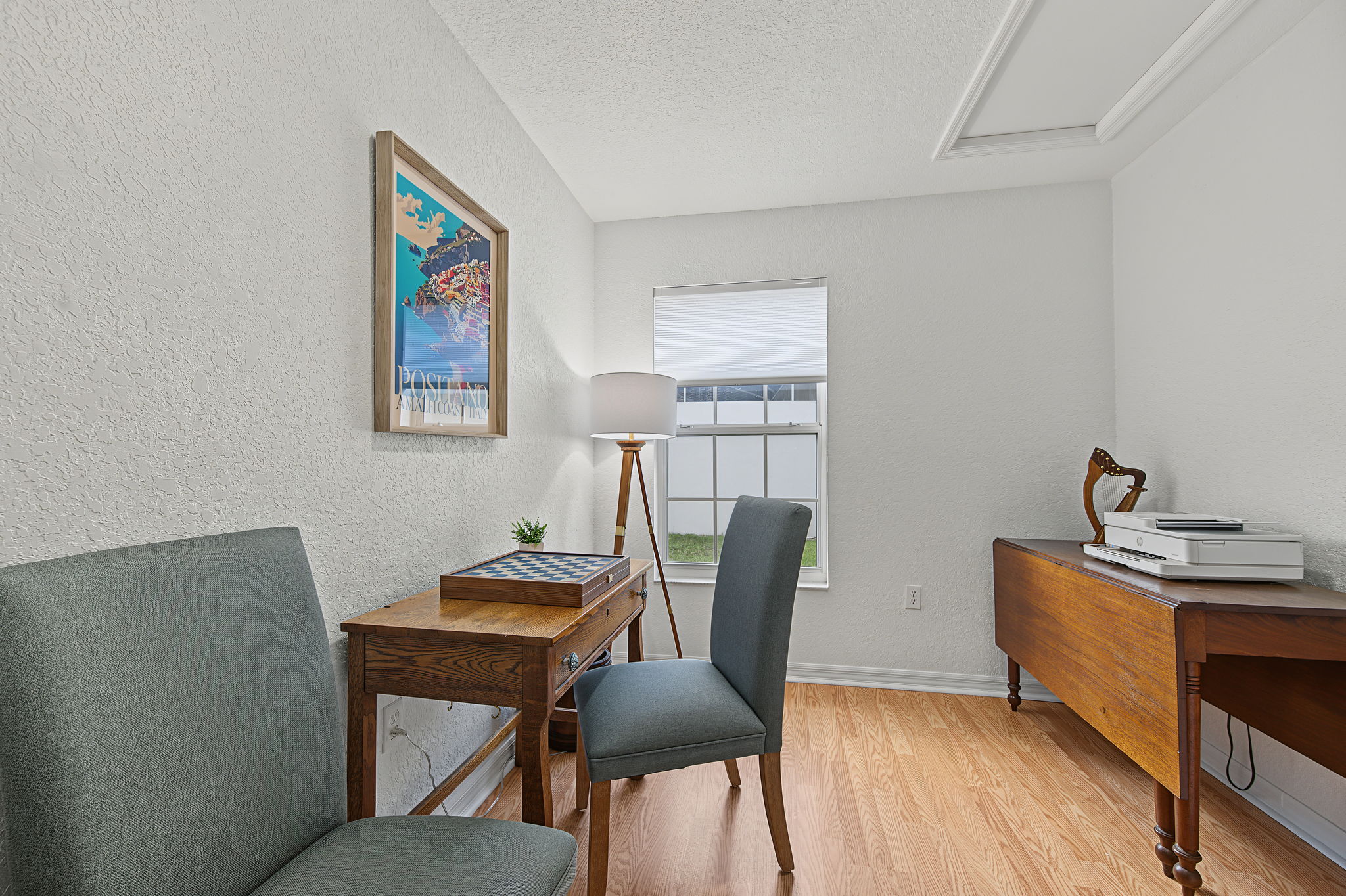 Bedroom2c Sitting Rhttphttps://cdn.aryeo.com/listings/1829-foxboro-ct-oldsmar-fl-34677-30175439/resized/medium/medium-01a157e0-1187-7139-a8e6-55c8a4338bd5.jpegs://cdn.aryeo.com/listings/1829-foxboro-ct-oldsmar-fl-34677-30175439/resized/medium/medium-01a157e0-1187-7139-a8e6-55c8a4338bd5.jpegoom