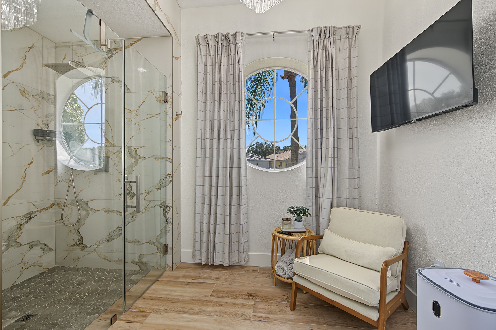 Primary Bathroom1b