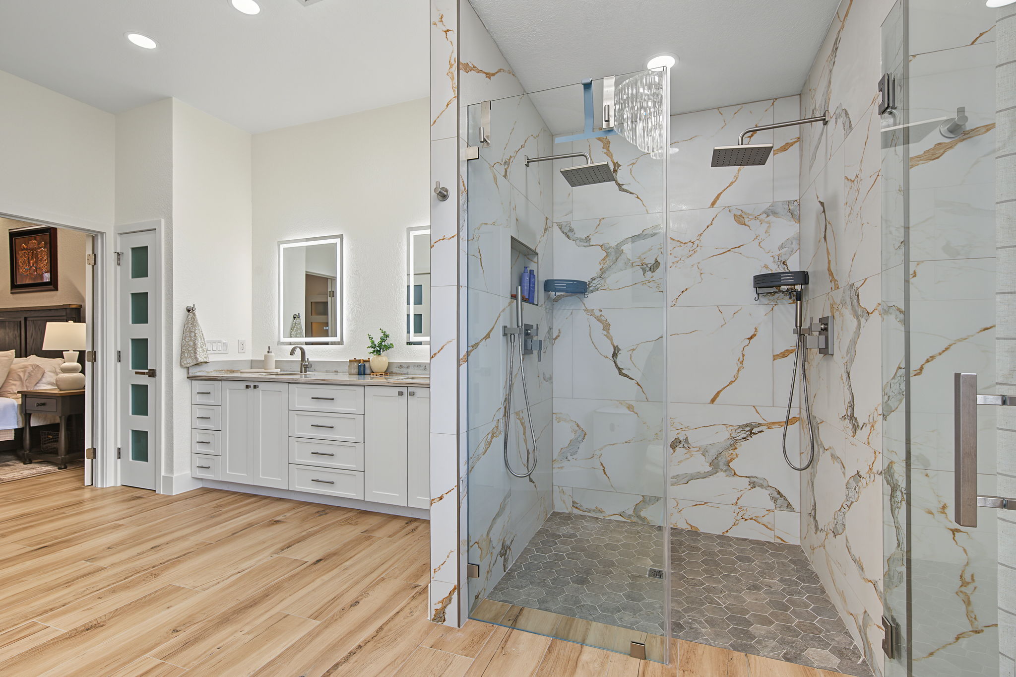 Primary Bathroom1c