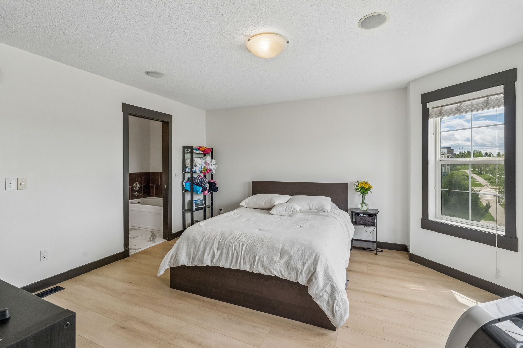06.11.2026 - Lee Serridge - 183 Rainbow Falls Dr, Chestermere_18