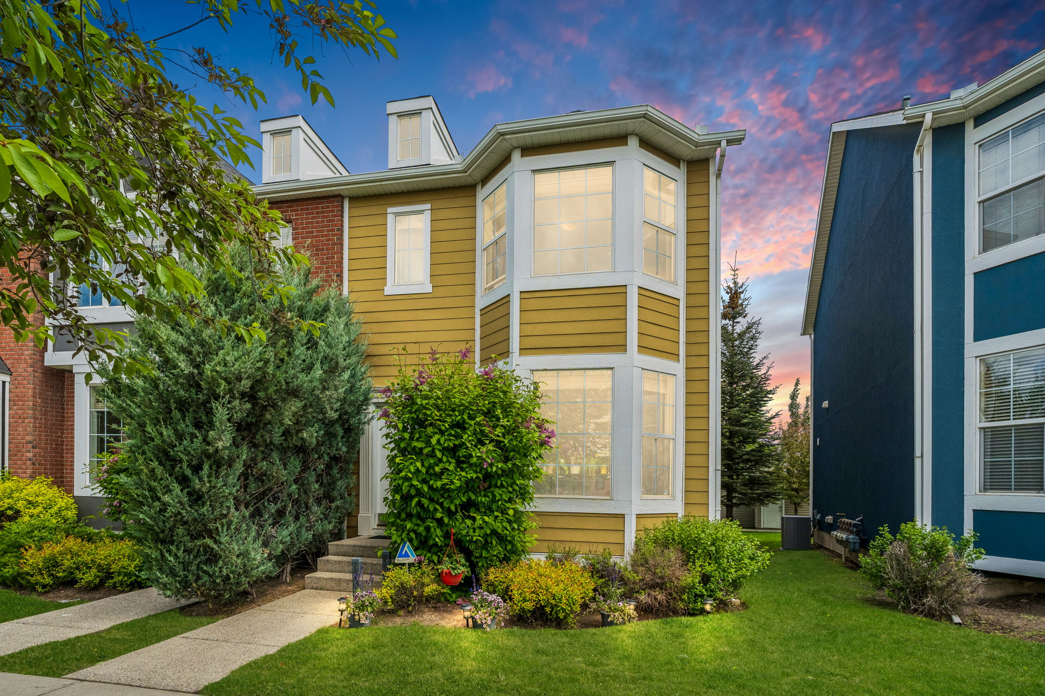 06.11.2026 - Lee Serridge - 183 Rainbow Falls Dr, Chestermere_03