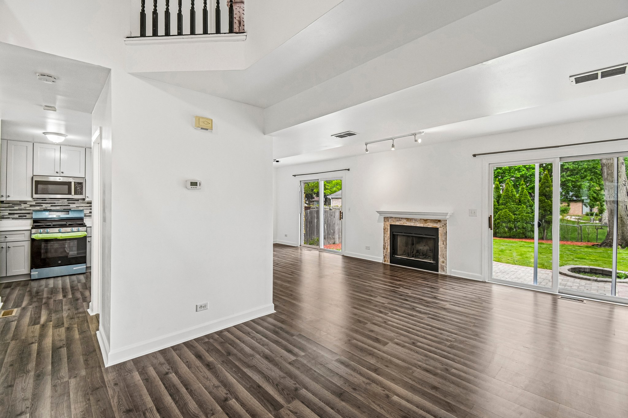 183 W Algonquin Rd-S1305-005.jpg