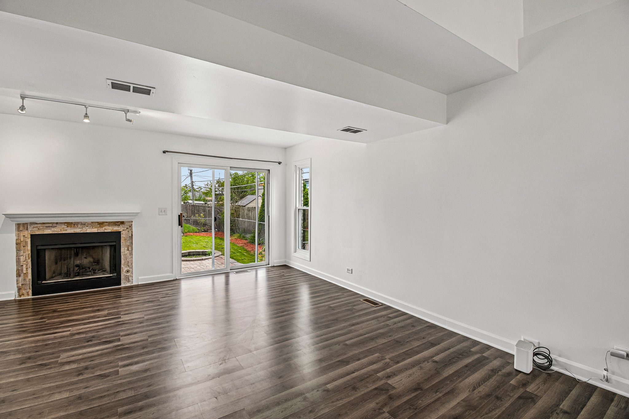 183 W Algonquin Rd-S1305-006.jpg