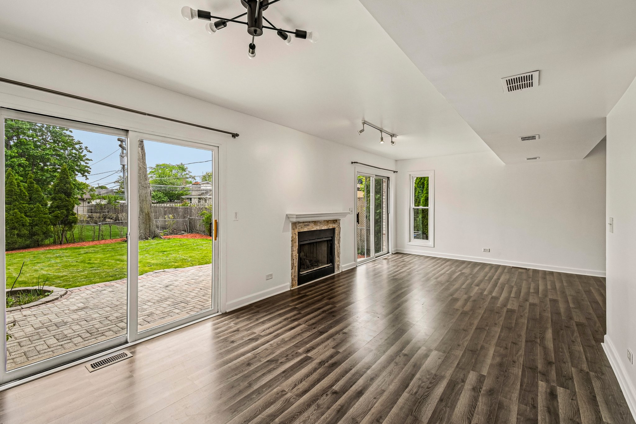 183 W Algonquin Rd-S1305-010.jpg