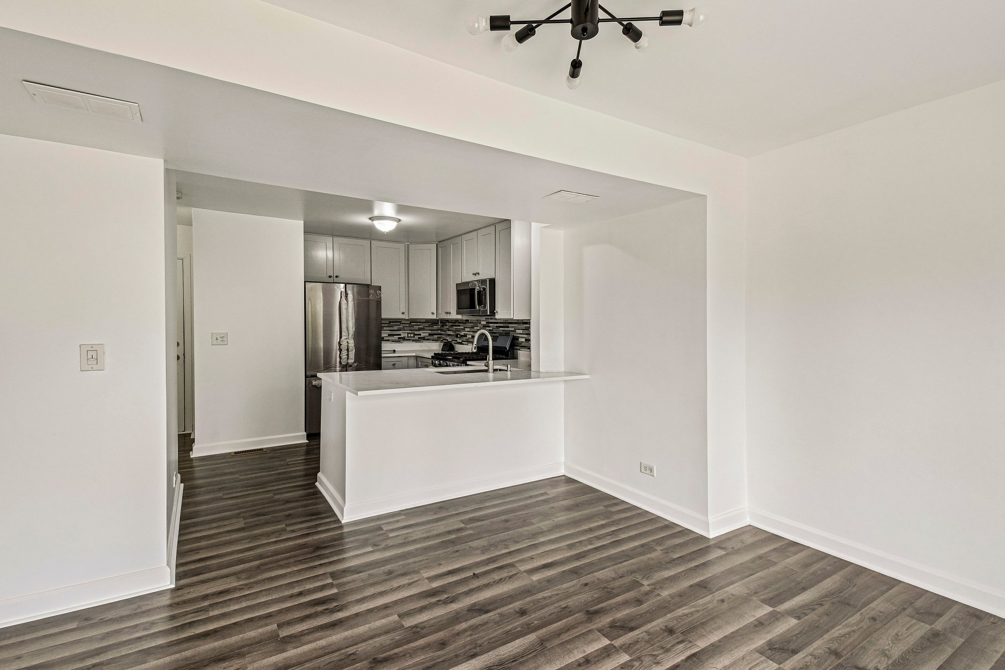 183 W Algonquin Rd-S1305-012.jpg