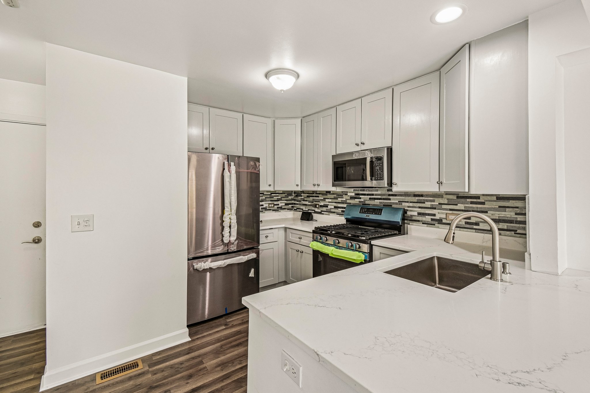 183 W Algonquin Rd-S1305-014.jpg