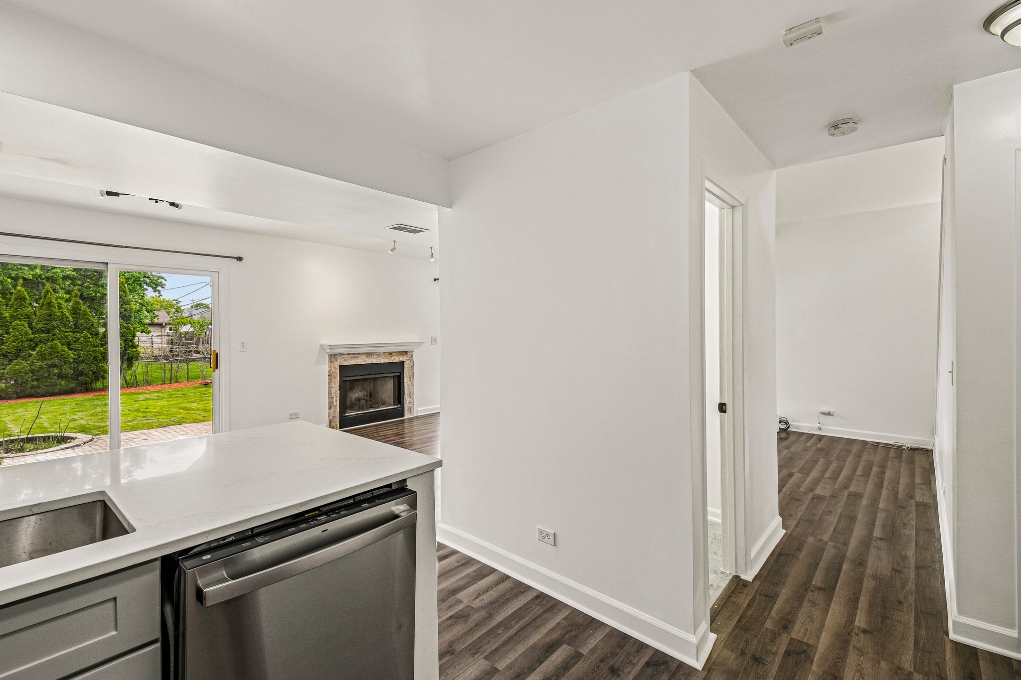 183 W Algonquin Rd-S1305-016.jpg