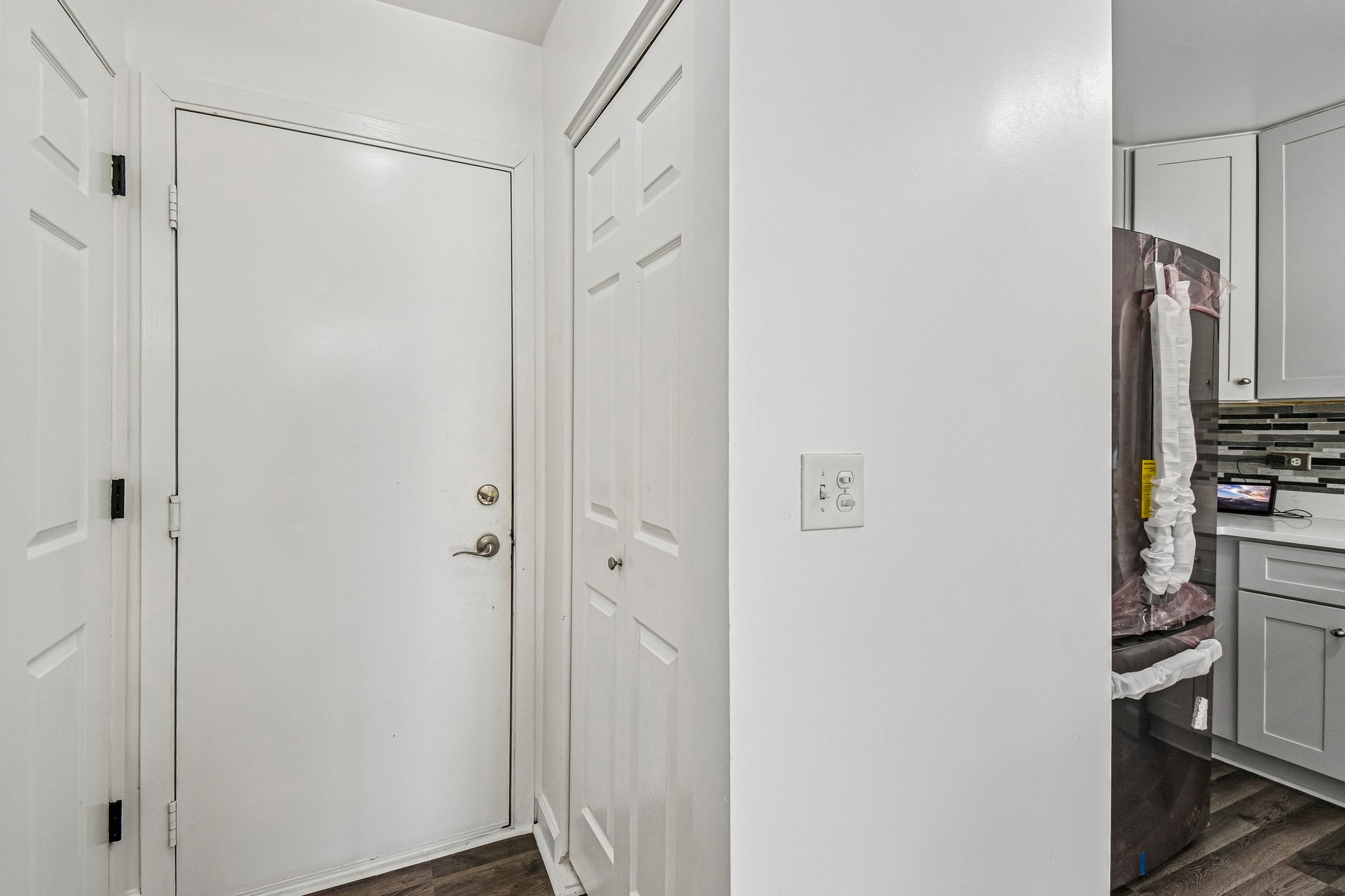 183 W Algonquin Rd-S1305-019.jpg
