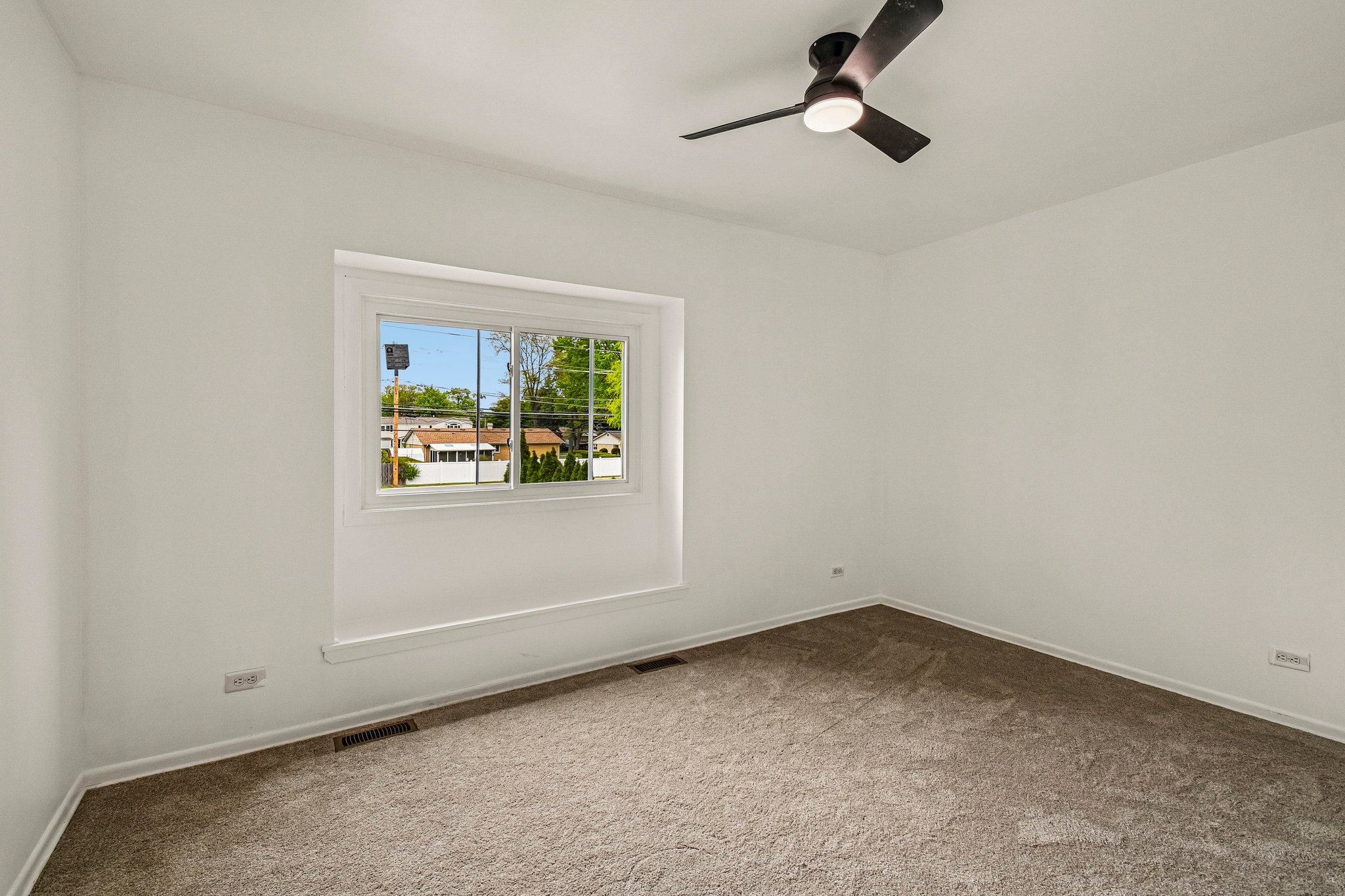 183 W Algonquin Rd-S1305-020.jpg