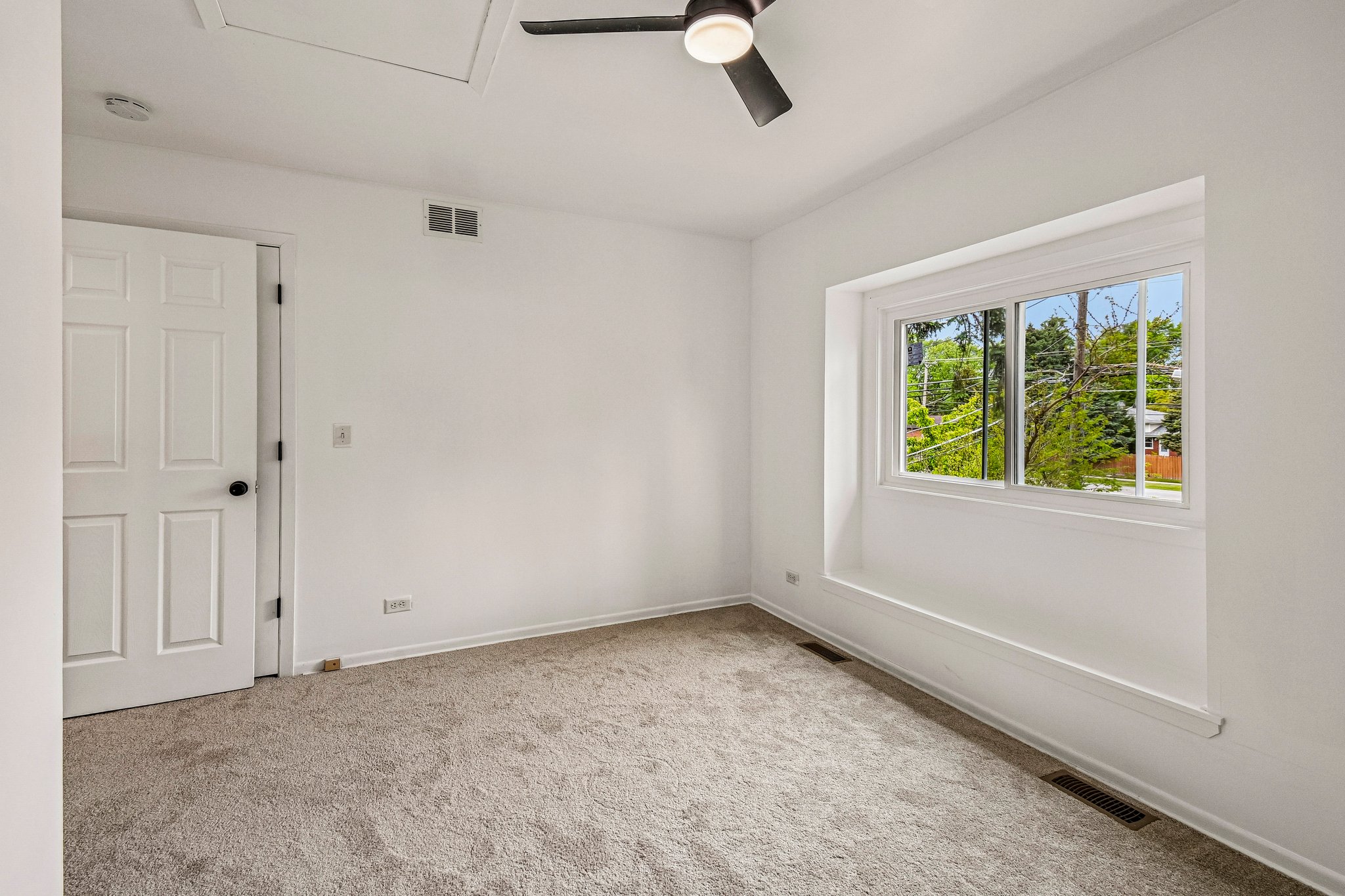 183 W Algonquin Rd-S1305-023.jpg