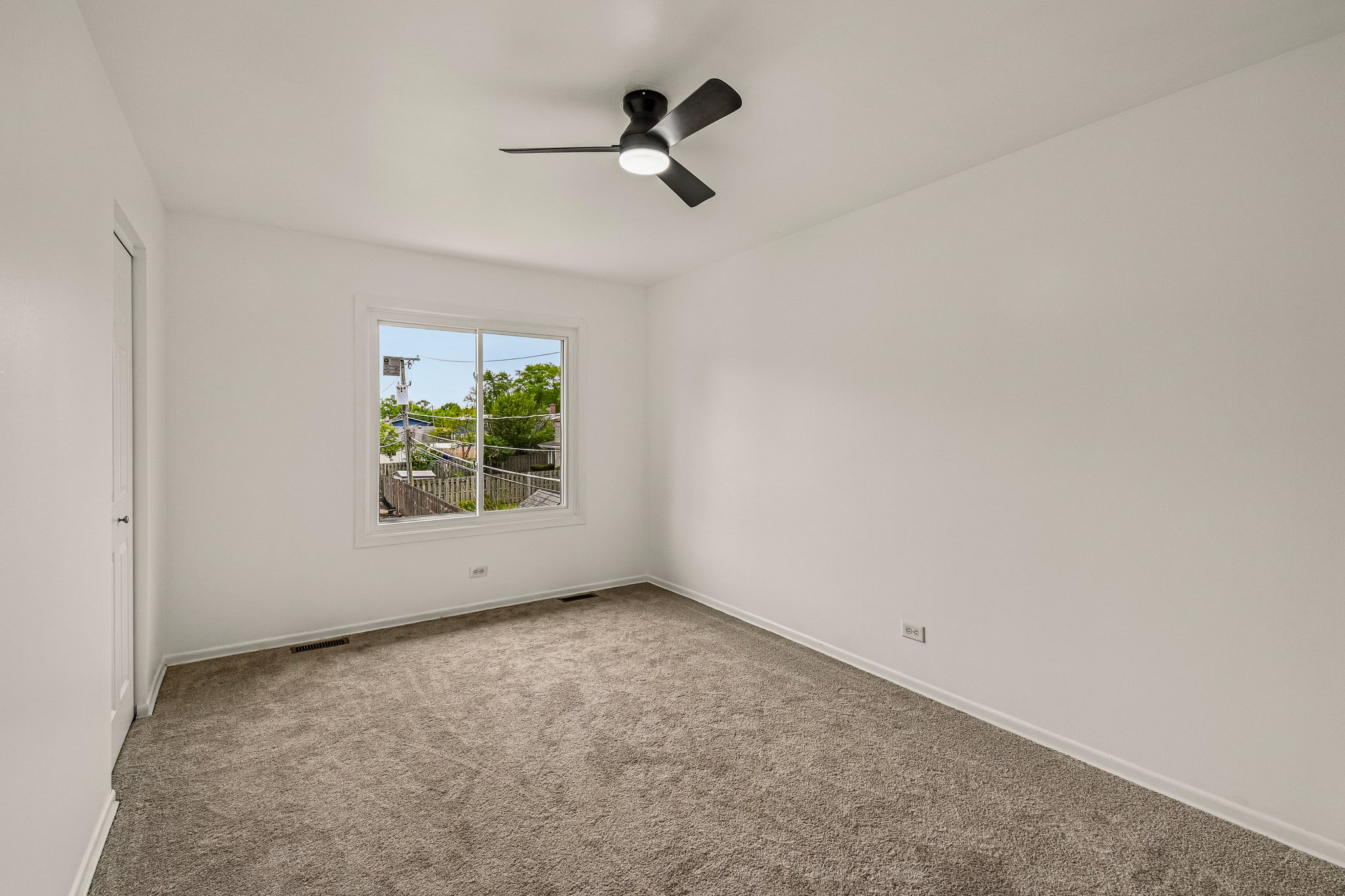 183 W Algonquin Rd-S1305-026.jpg