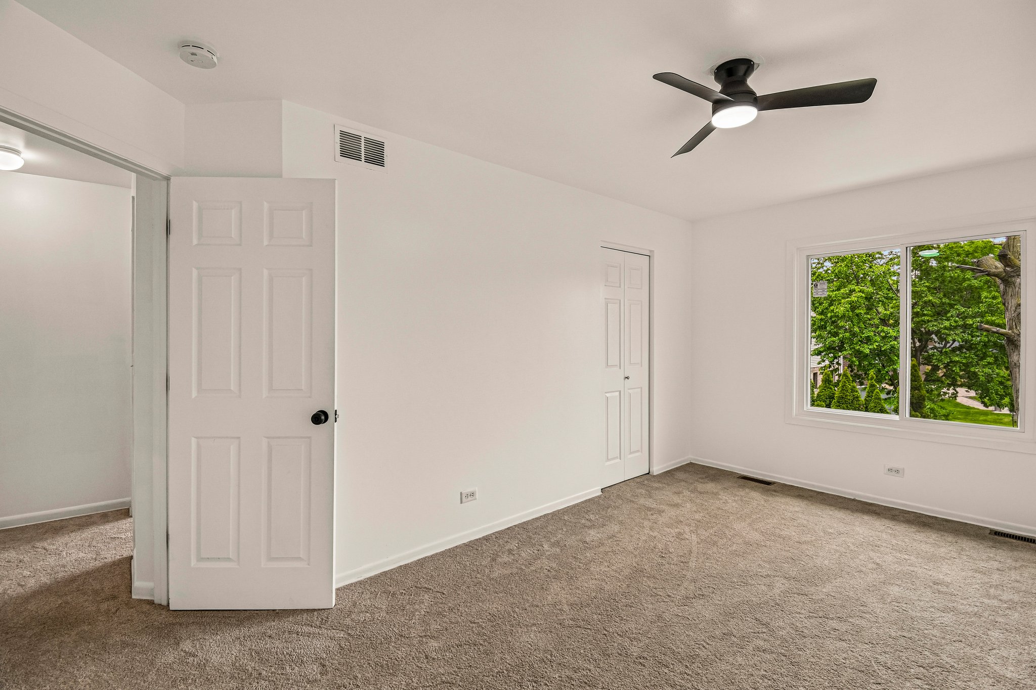 183 W Algonquin Rd-S1305-029.jpg