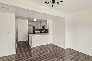 183 W Algonquin Rd-S1305-012.jpg