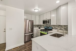 183 W Algonquin Rd-S1305-014.jpg