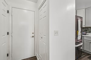 183 W Algonquin Rd-S1305-019.jpg
