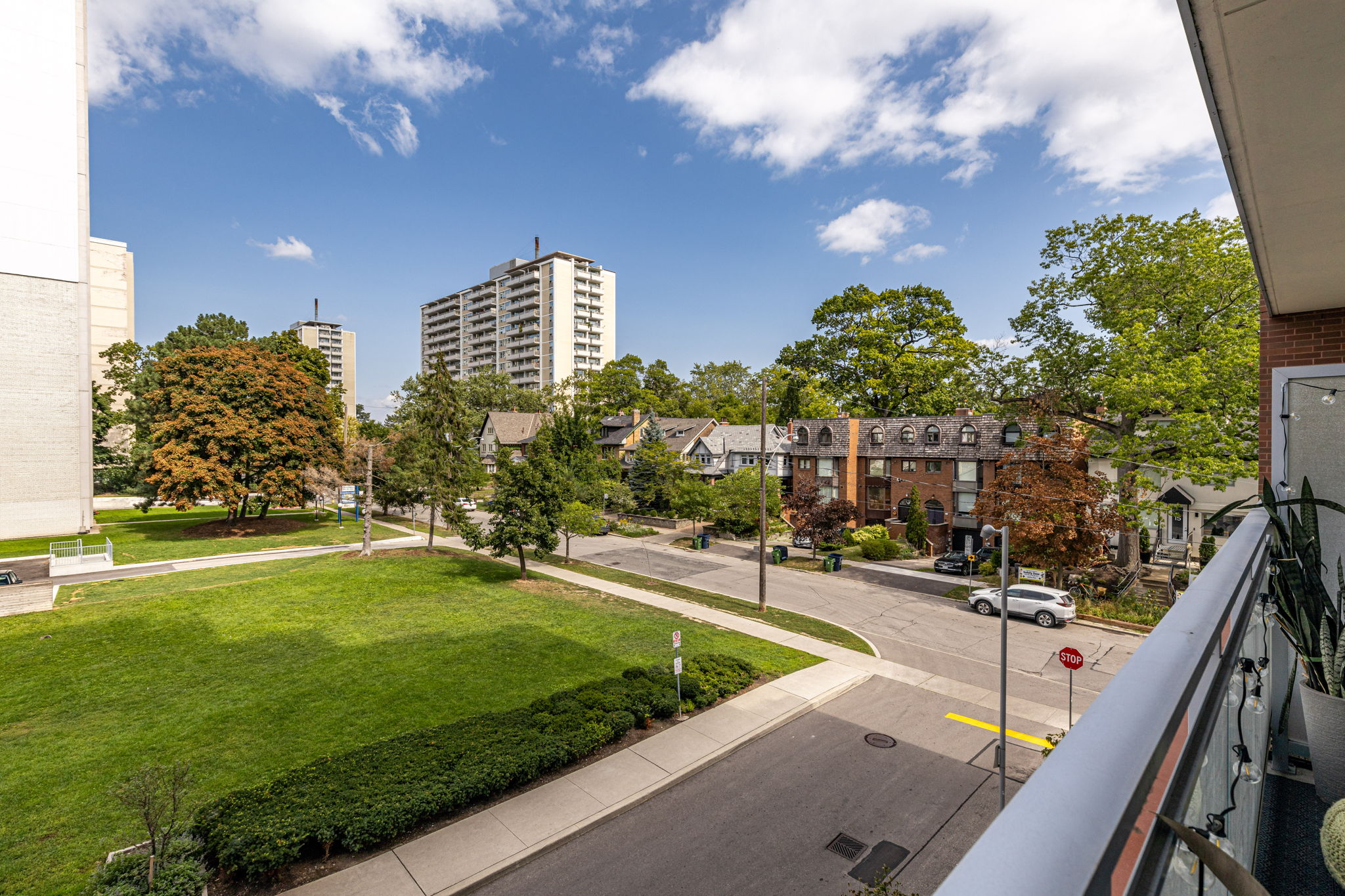 1830 Bloor St W, Old Toronto, ON M6P 0A2, Canada Photo 15