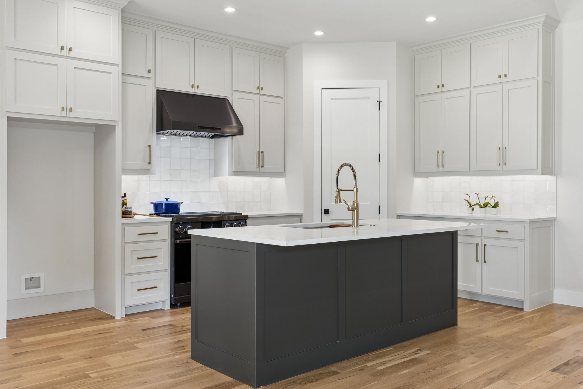 Floor to ceiling storage