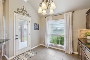 18313 Summer Grove Ave_008.jpg