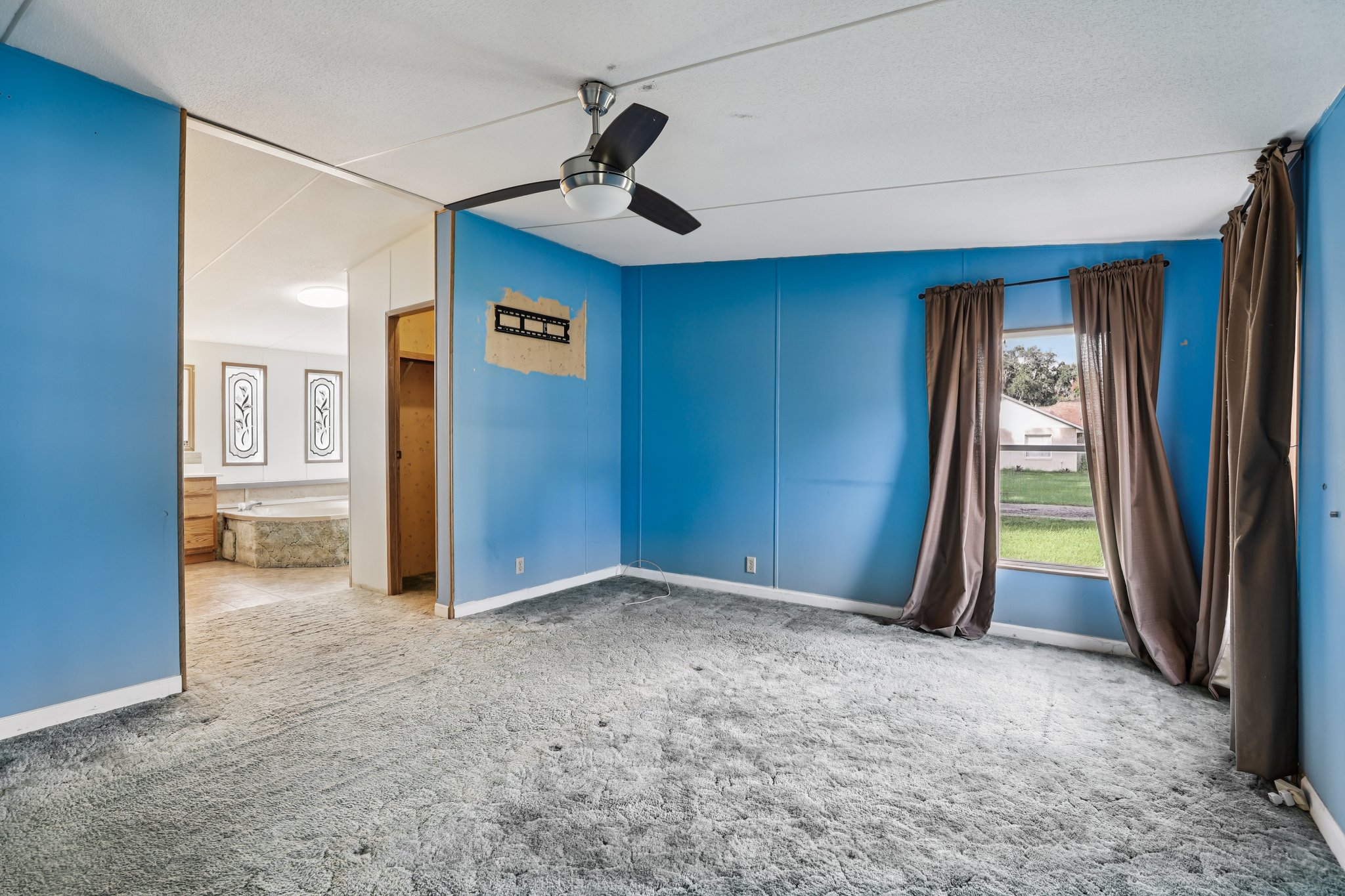 Jones Dr-S1110-009.jpg