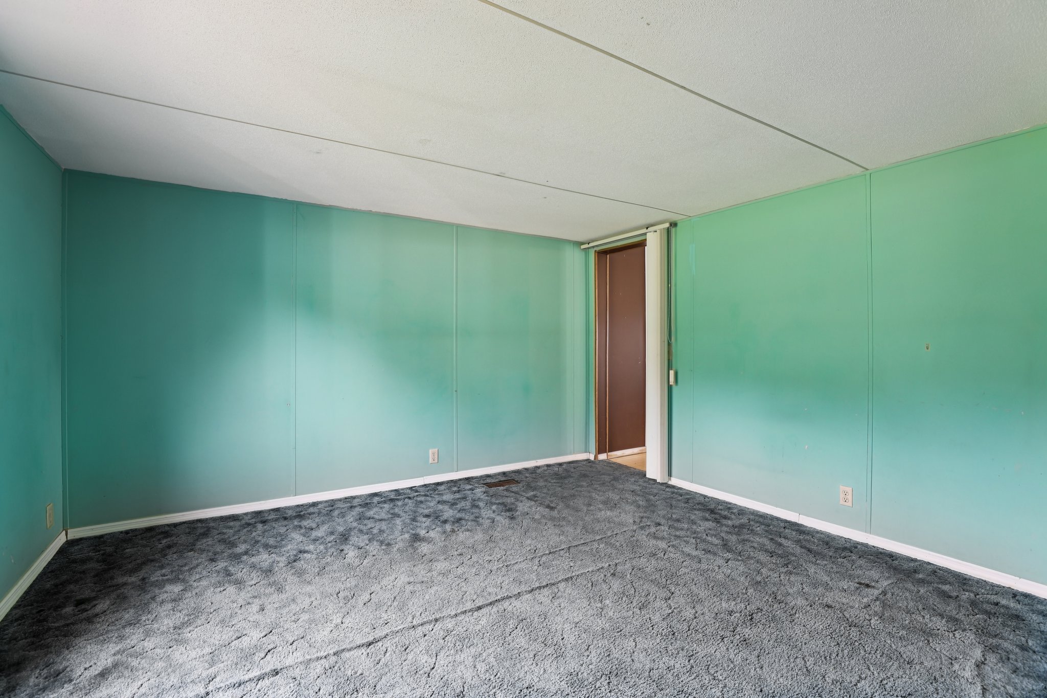 Jones Dr-S1110-021.jpg