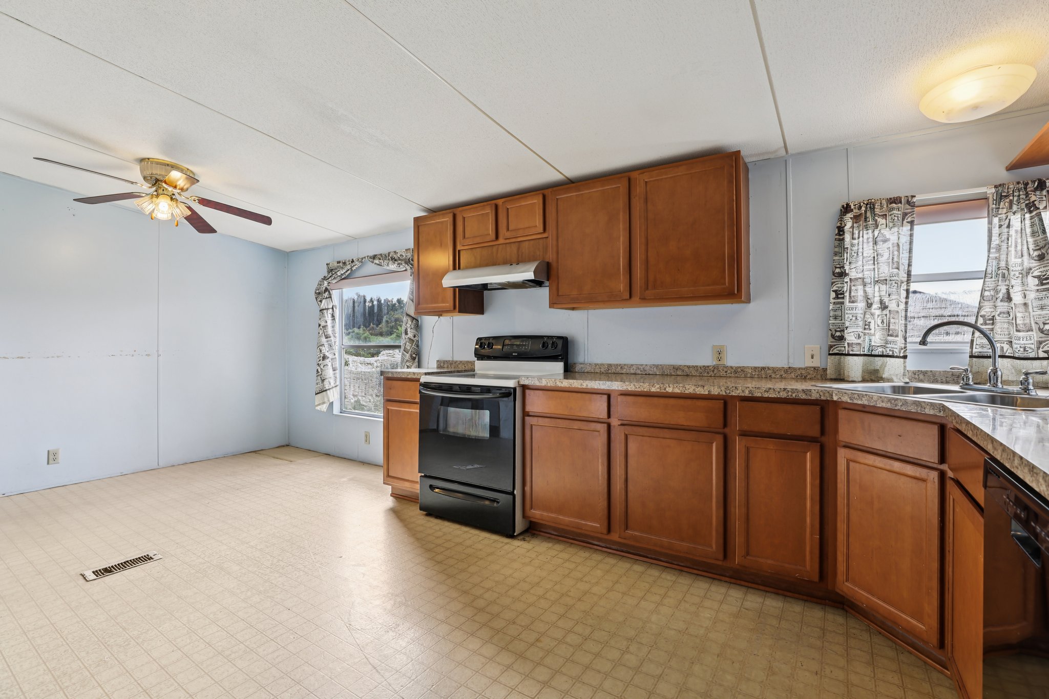 Jones Dr-S1110-022.jpg