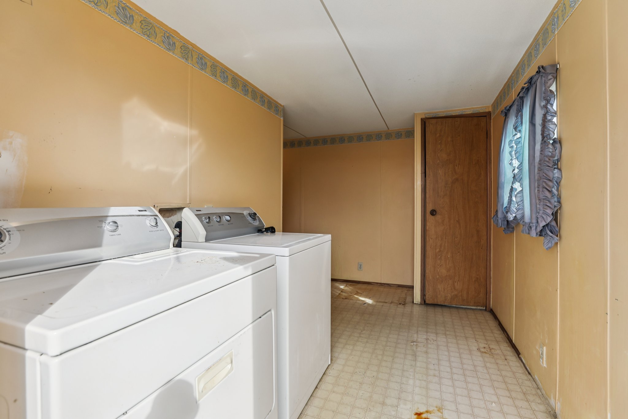 Jones Dr-S1110-036.jpg