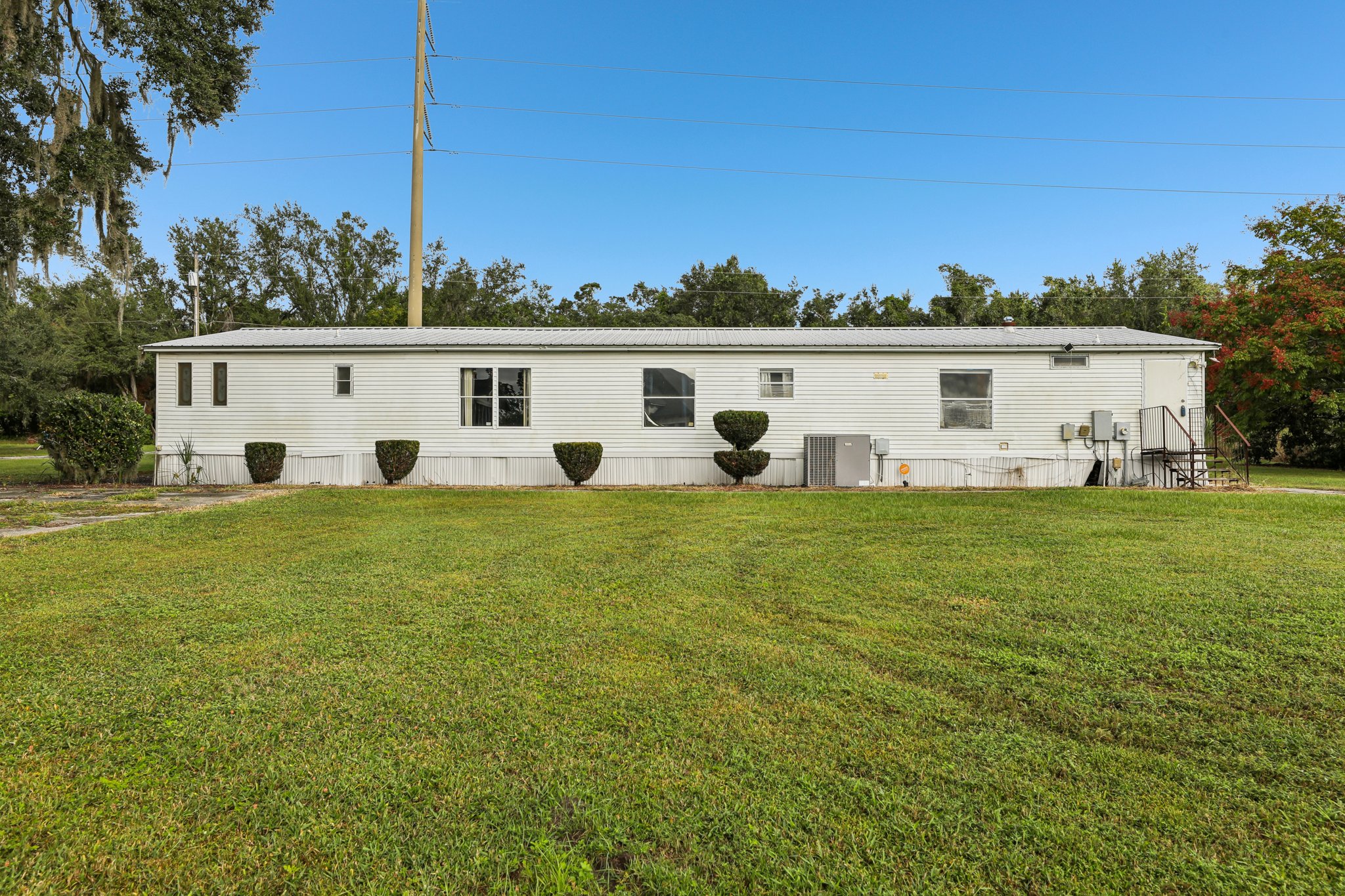 Jones Dr-S1110-040.jpg