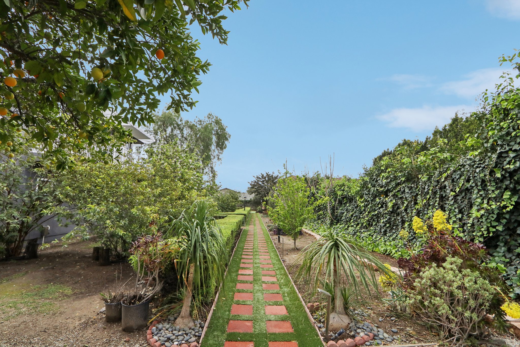 Ingomar St-S1202-071.jpg