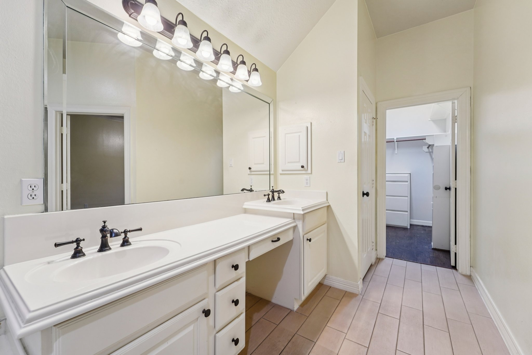 Rittenhouse Park Ct-S2910-026.jpg