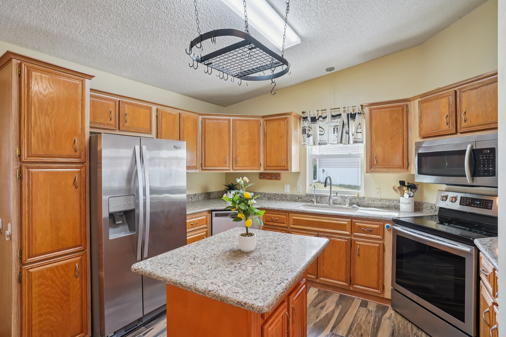 W Schwartz Blvd-S2102-017.jpg