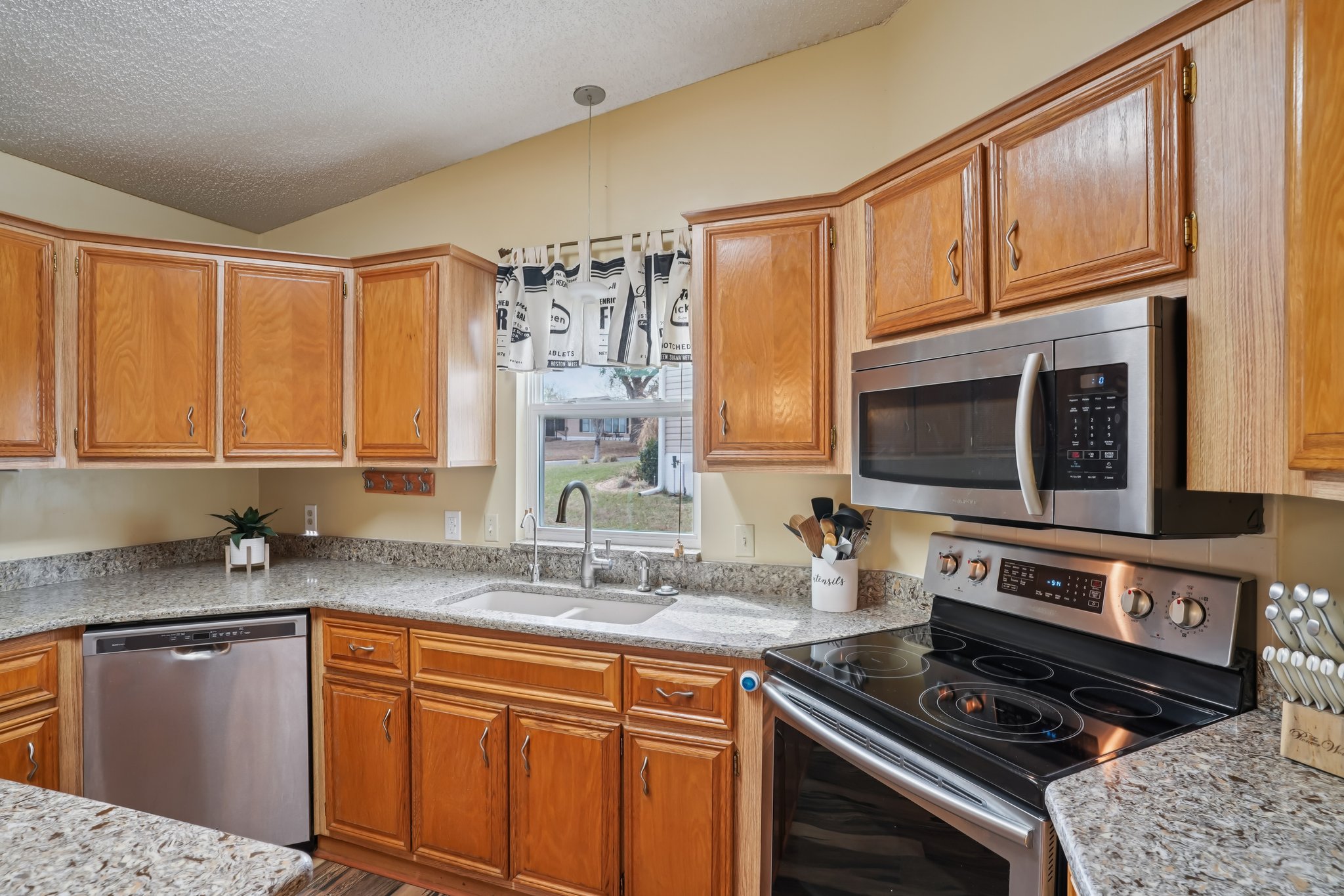 W Schwartz Blvd-S2102-020.jpg