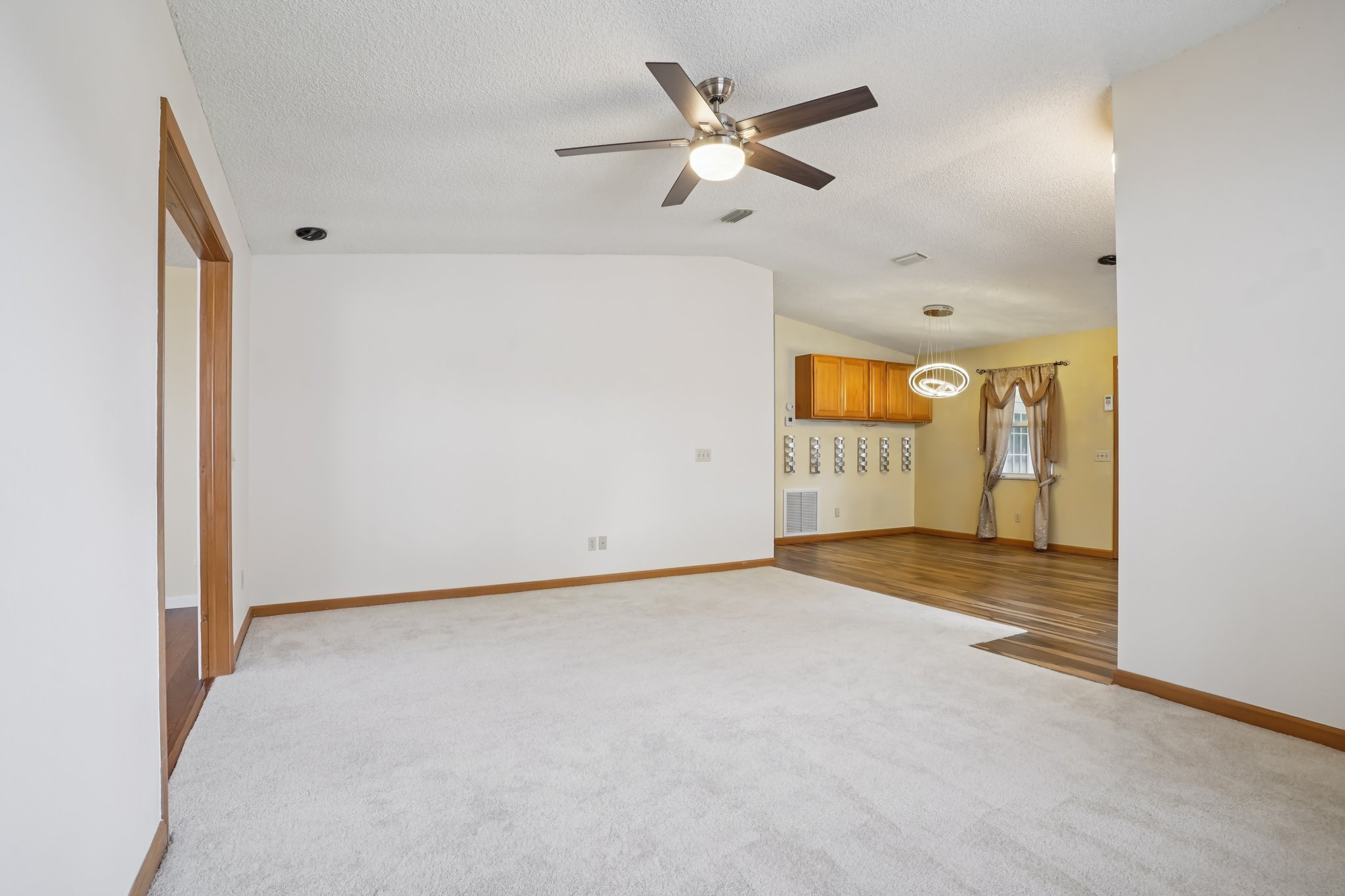 W Schwartz Blvd-S2102-024.jpg