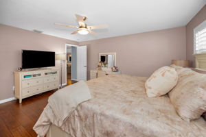 Primary Bedroom1c