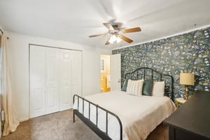 W Cheyenne Rd-028.jpg