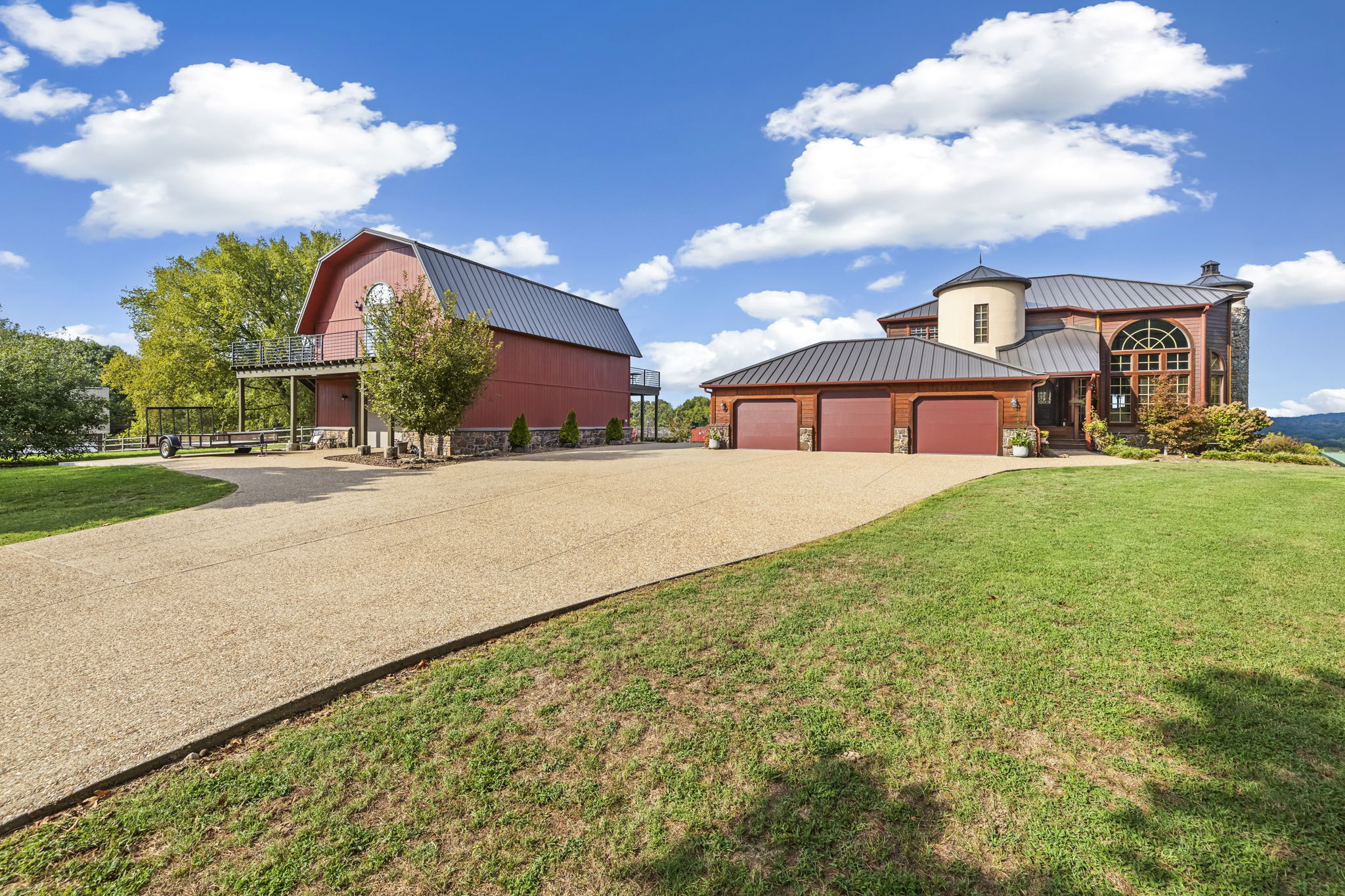 Main house and barndo