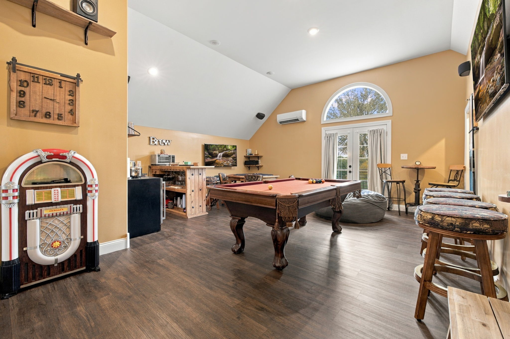 Flex space/game room in barndo