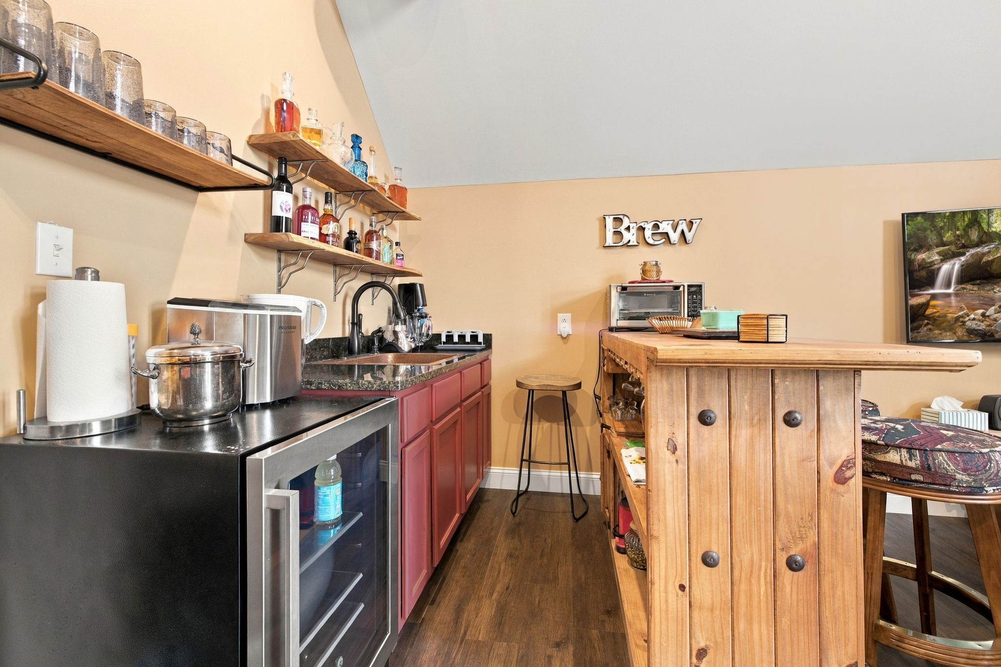 Wet Bar in barndo