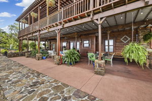 Lower deck off apartment