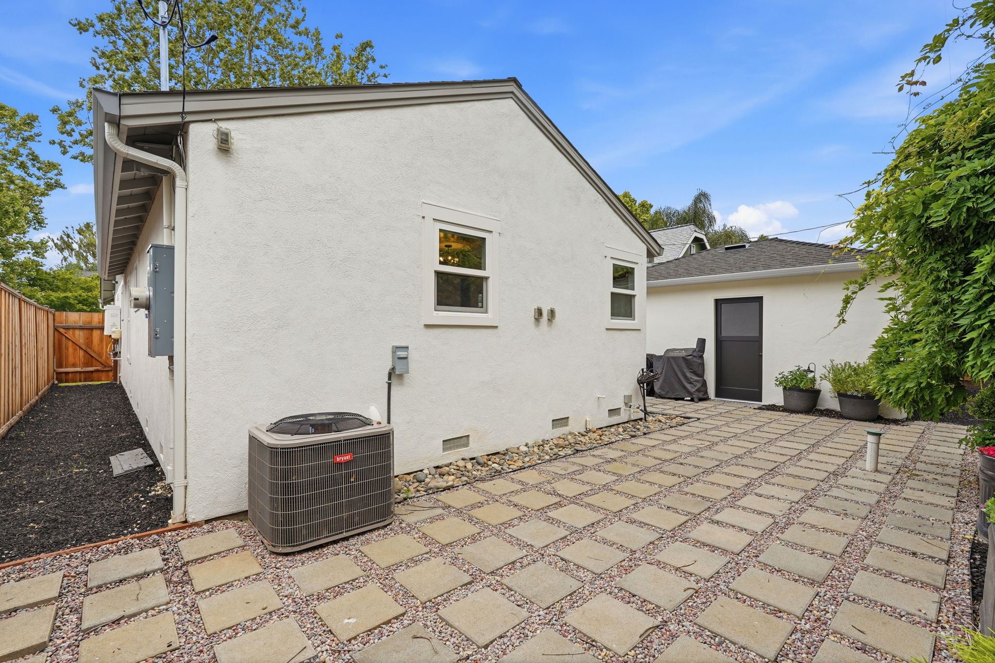 033_f8_1835 Ellen Ave