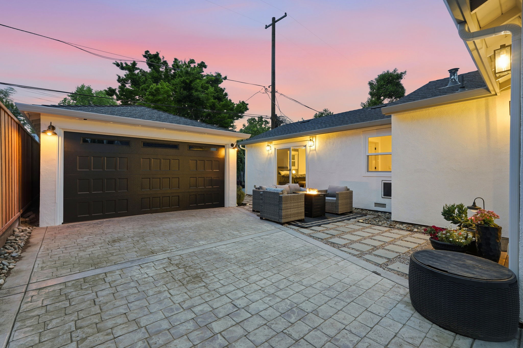 021_f8_TWILIGHT_1835 Ellen Ave