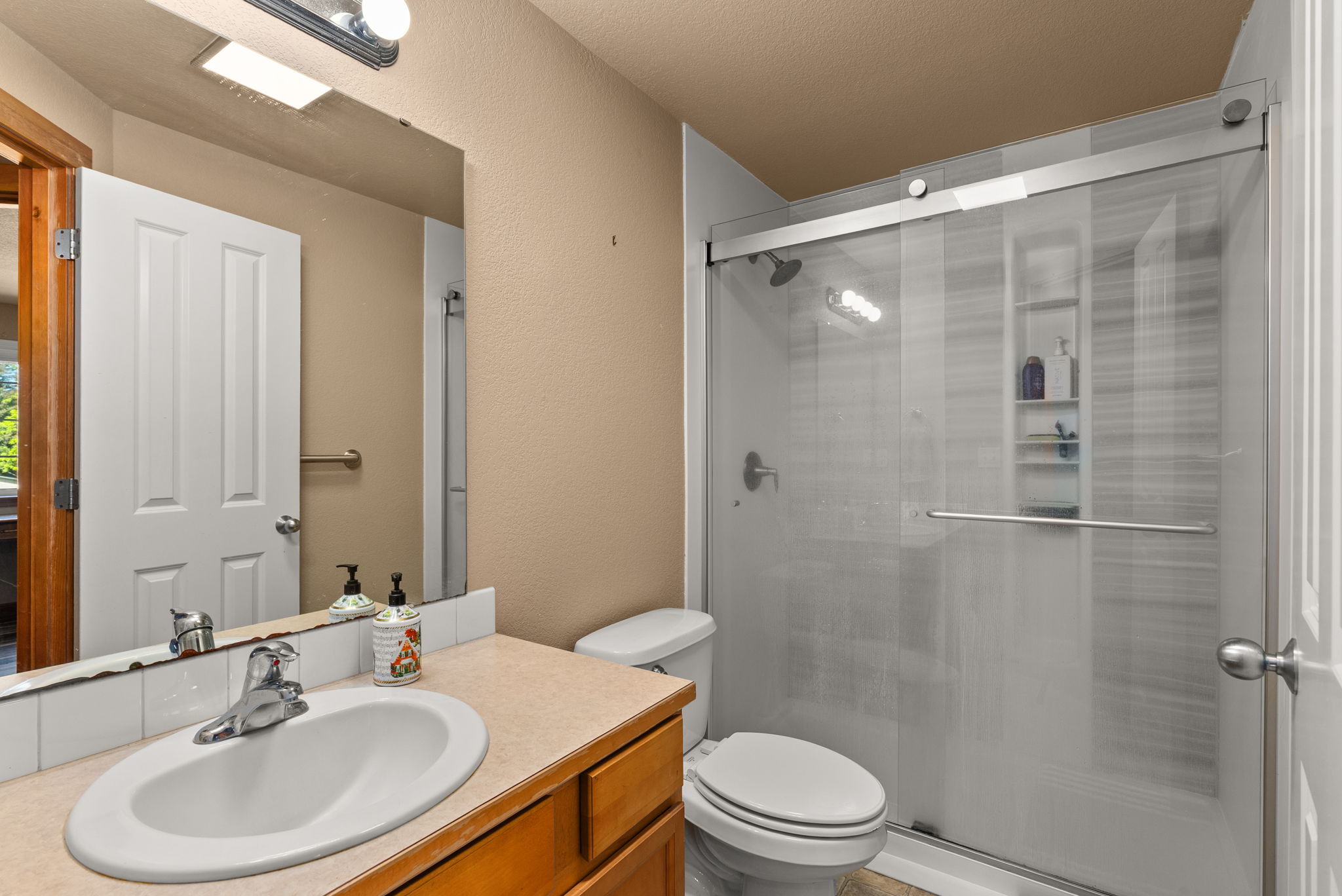 Upstairs full bath for guests or additional bedrooms