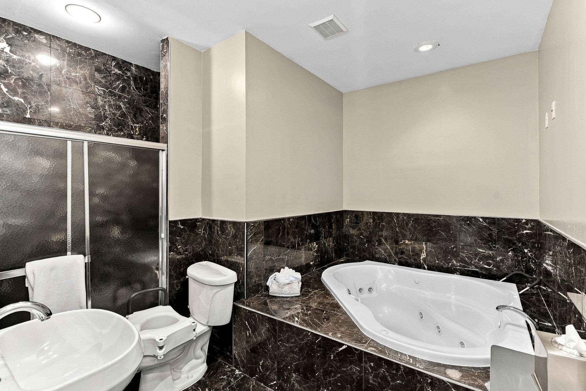  Photo 72