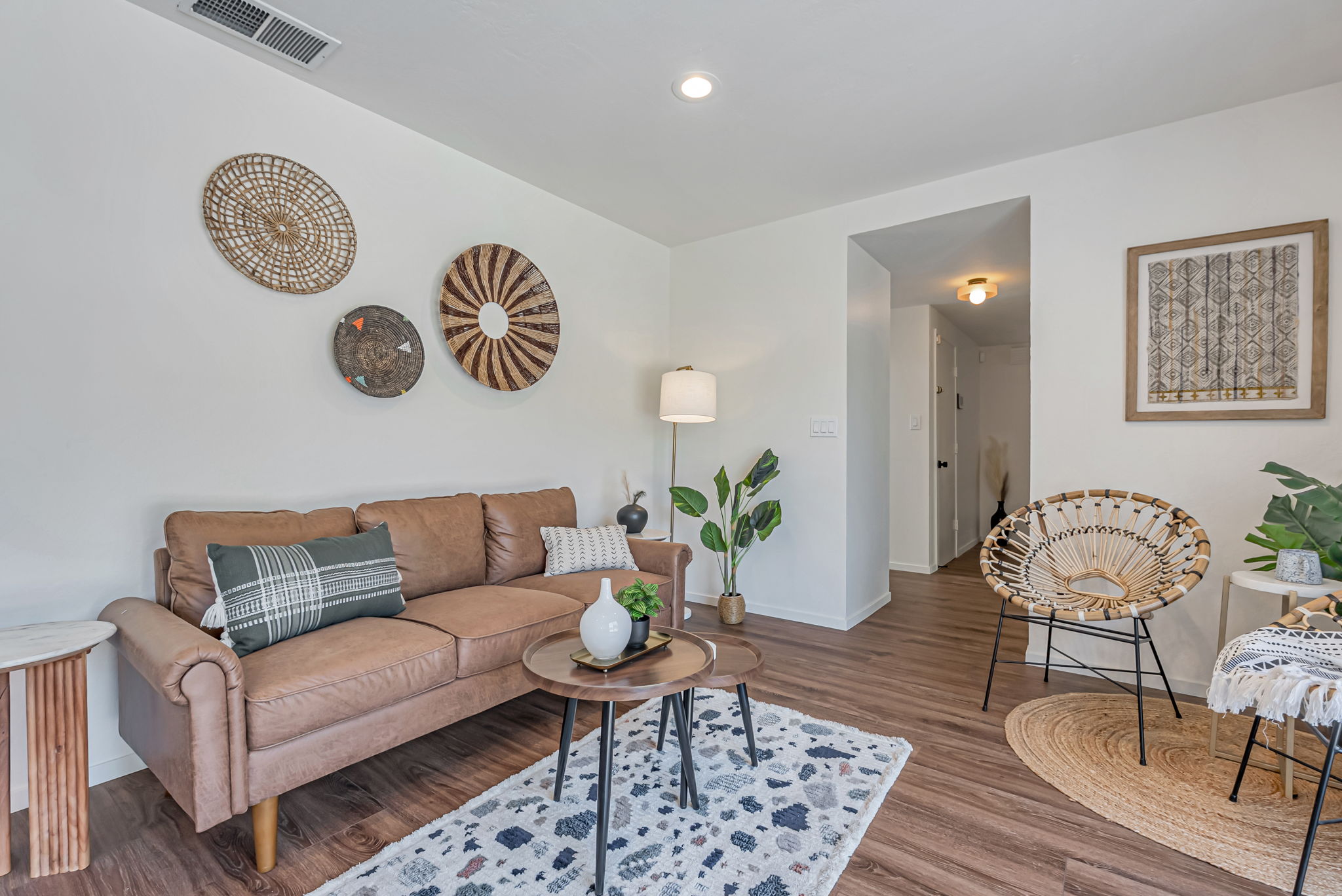 011_1836 Boxwood Dr