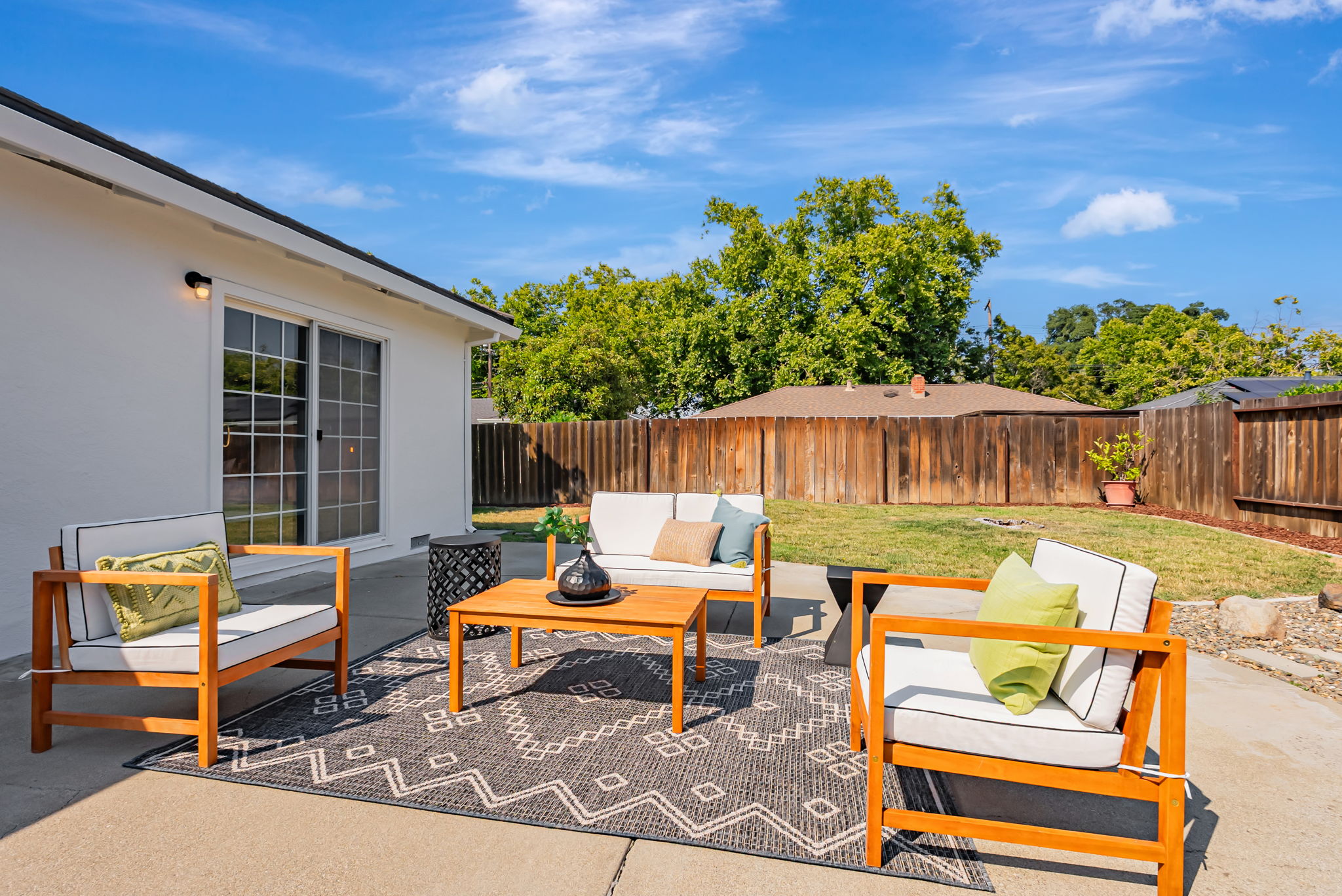 037_1836 Boxwood Dr