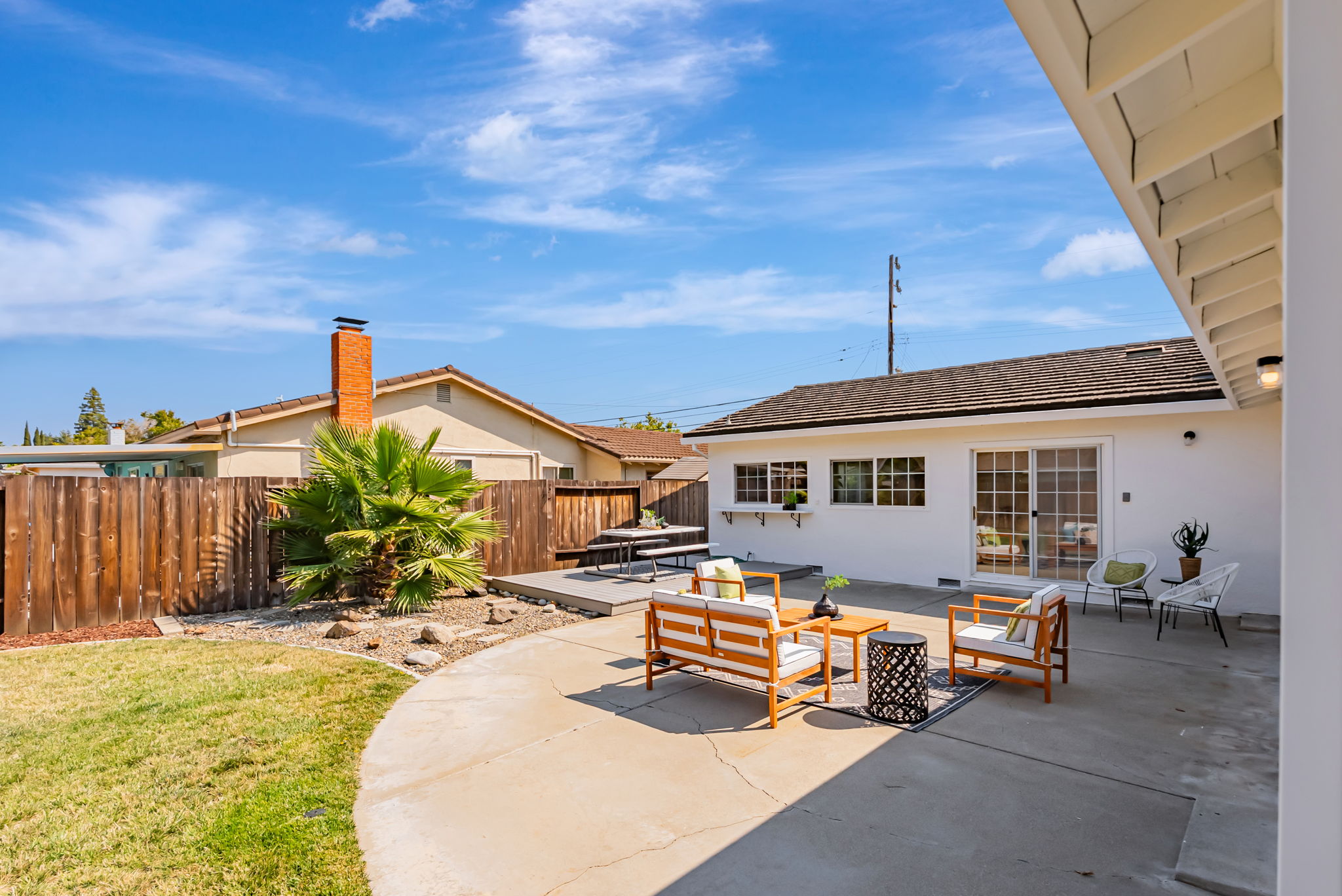 042_1836 Boxwood Dr