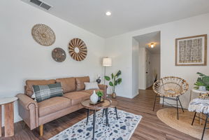 011_1836 Boxwood Dr