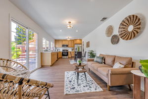 012_1836 Boxwood Dr