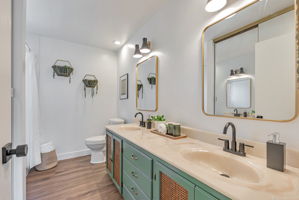 033_1836 Boxwood Dr
